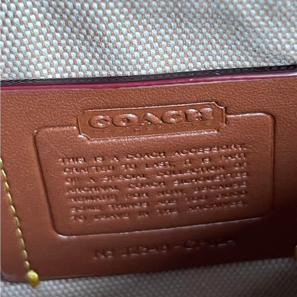 CP024 - Coach Swinger Bag 20 - Picture 9 of 12